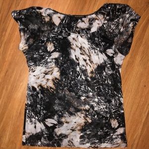 🌹 Feminine and Flowy Abstract Print Blouse